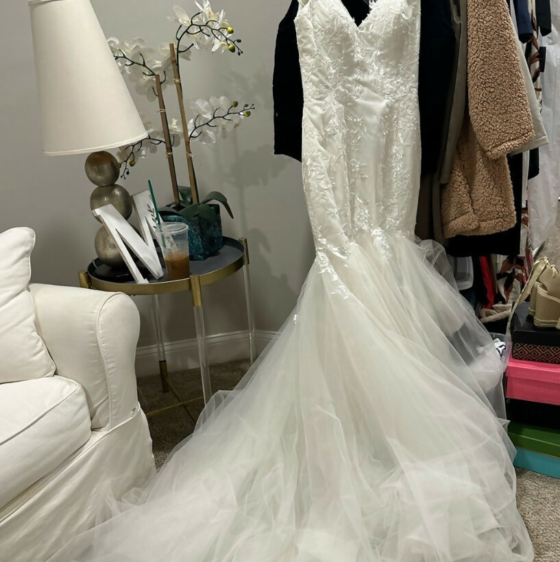 Erika’s bridal closet / Puff wedding gown