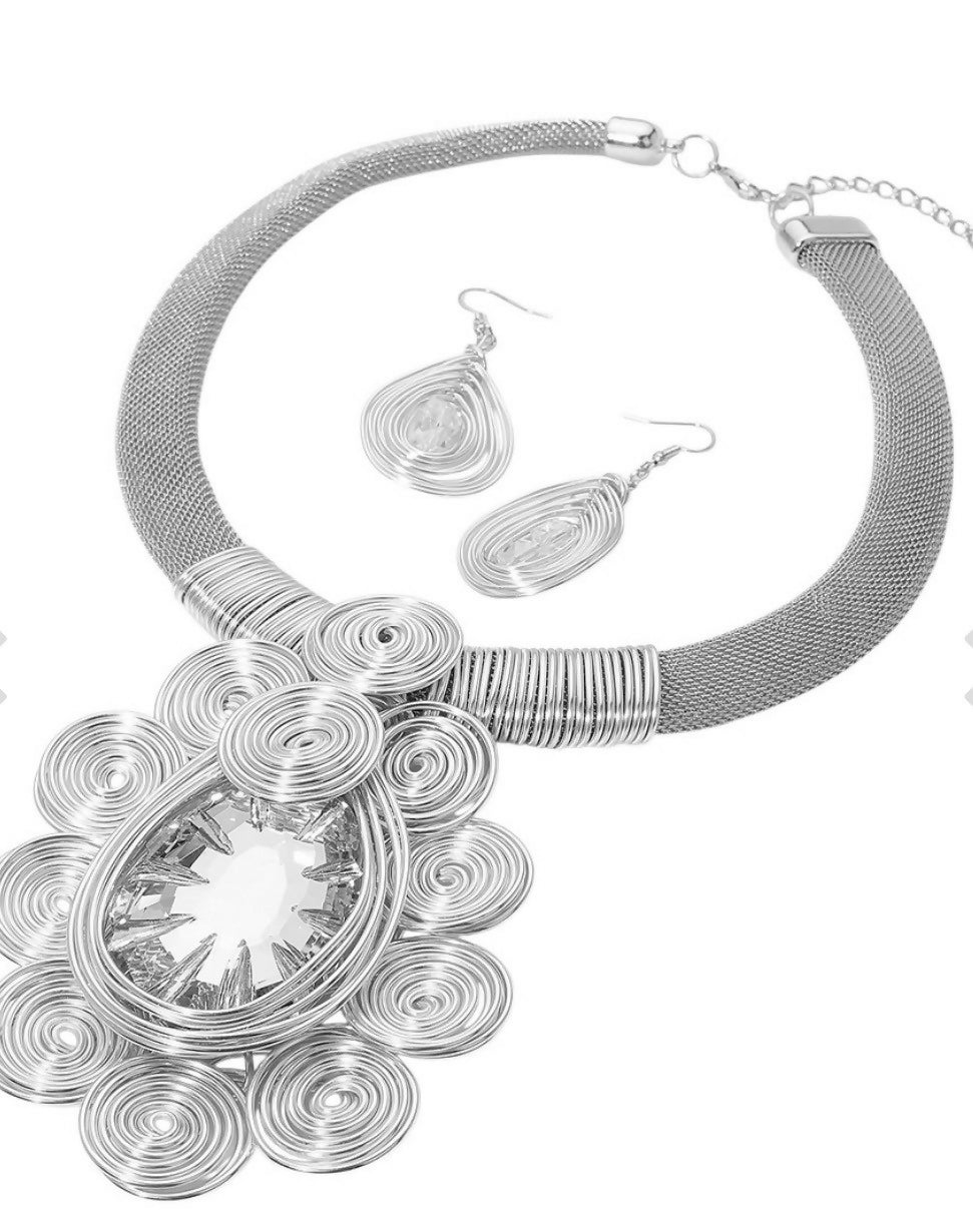 Bold Teardrop Silver Necklace w/Earrings