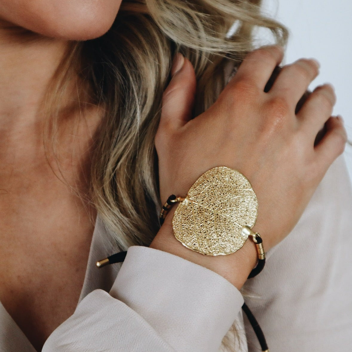 Cerrado Leaf and Vegetable Suede bracelet