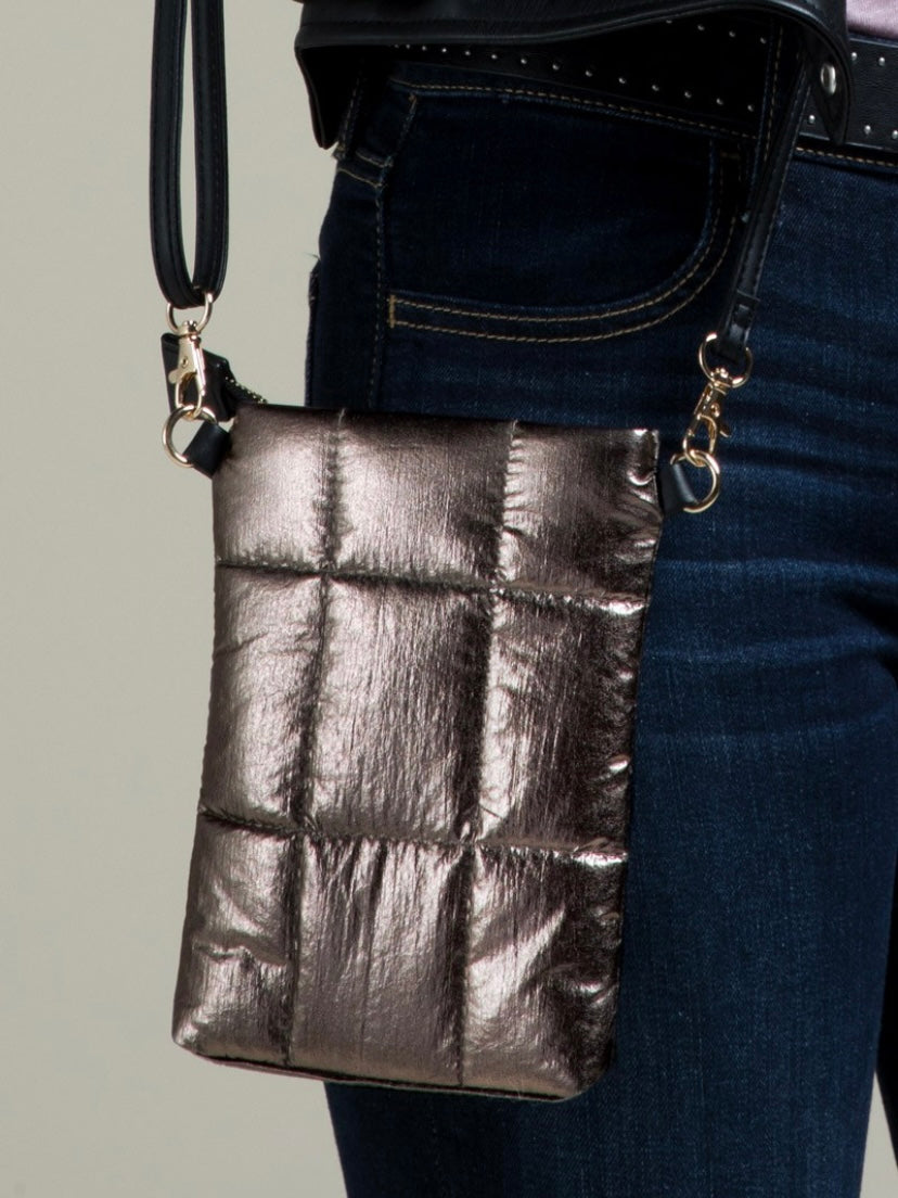 METALLIC BUBBLE CROSSBODY BAG