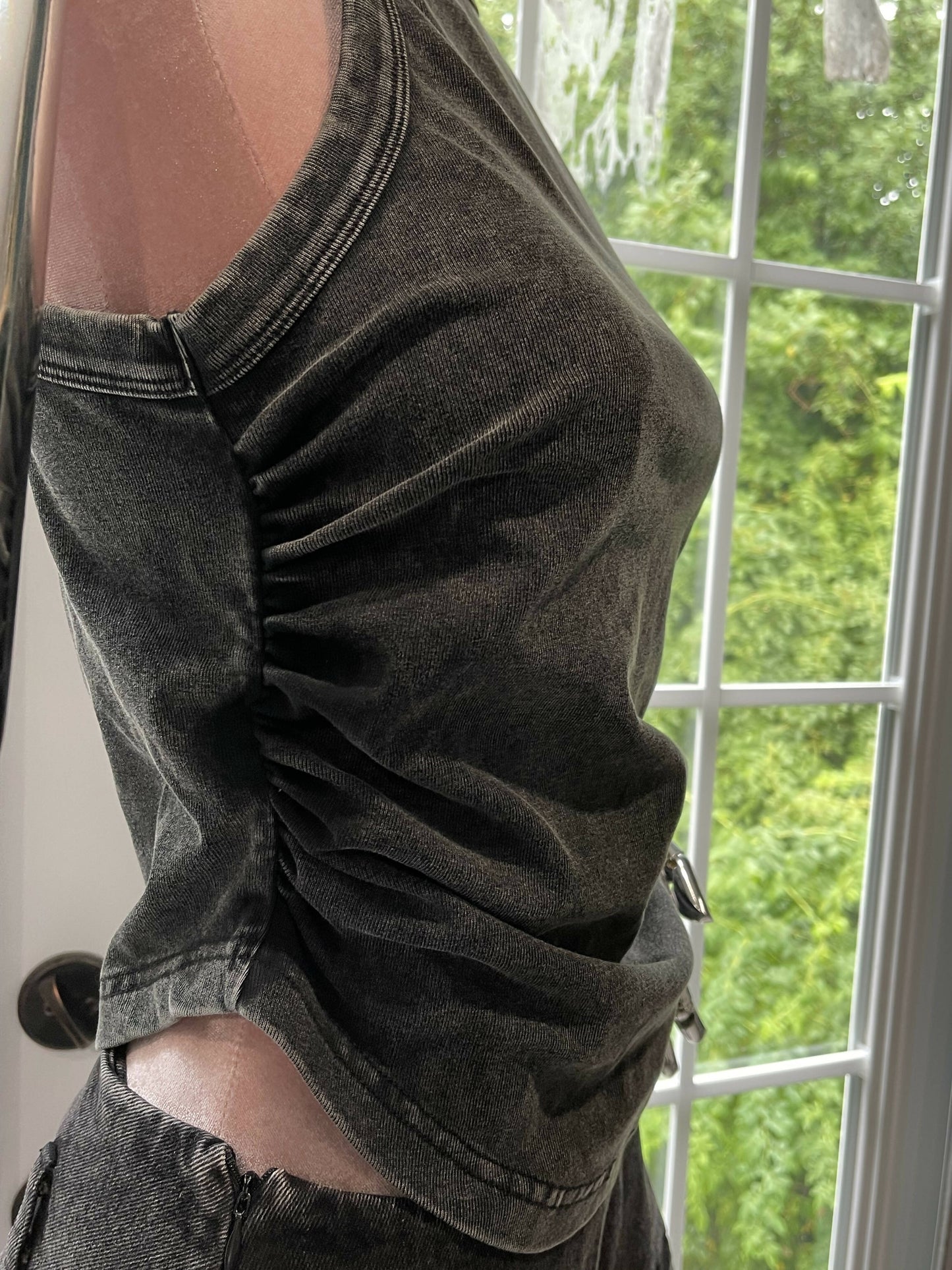 Folded Elegance: The Innovative Silhouette Sleeveless Cotton T-Shirt