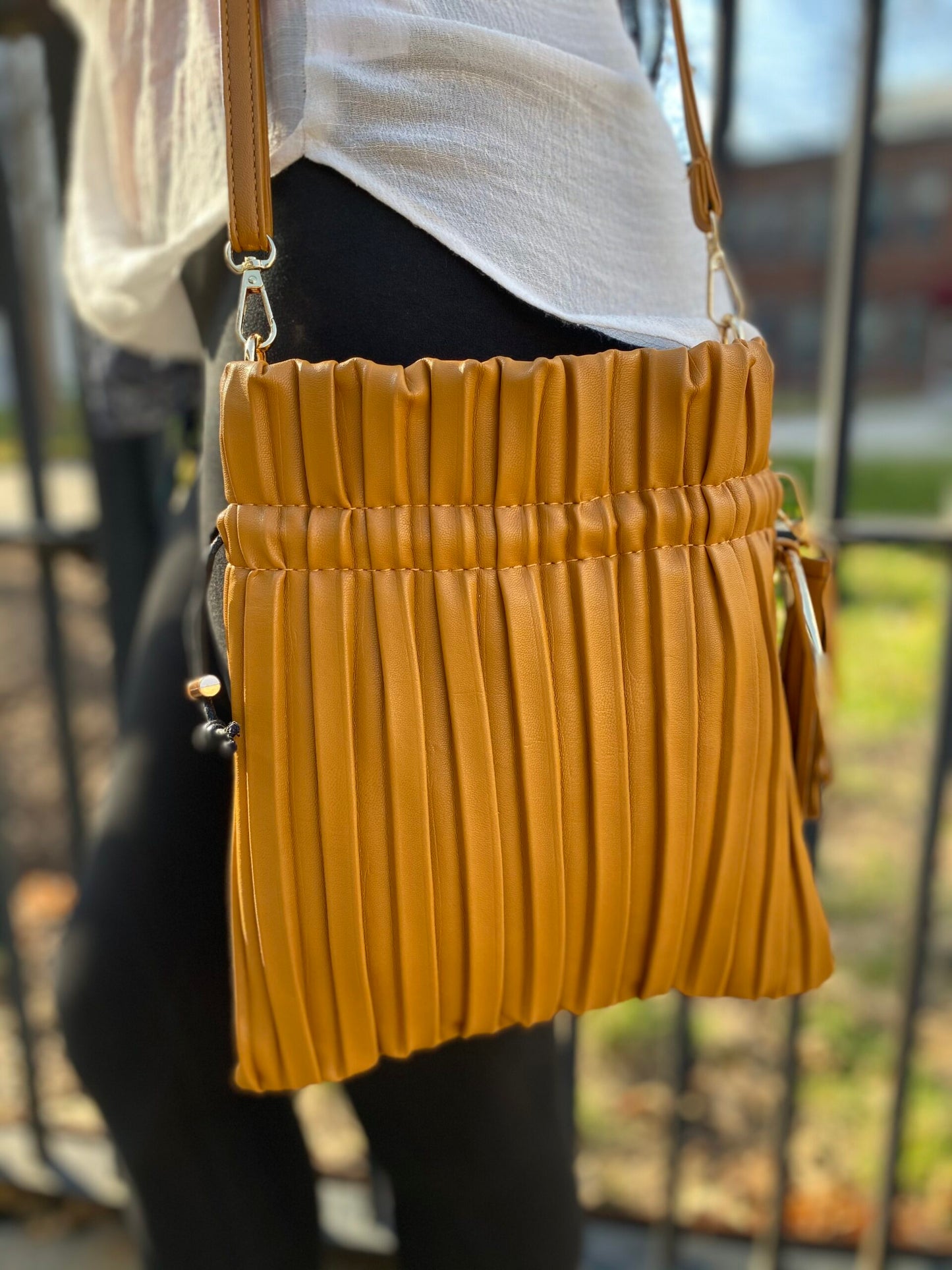 PLEATED CROSSBODY BAG
