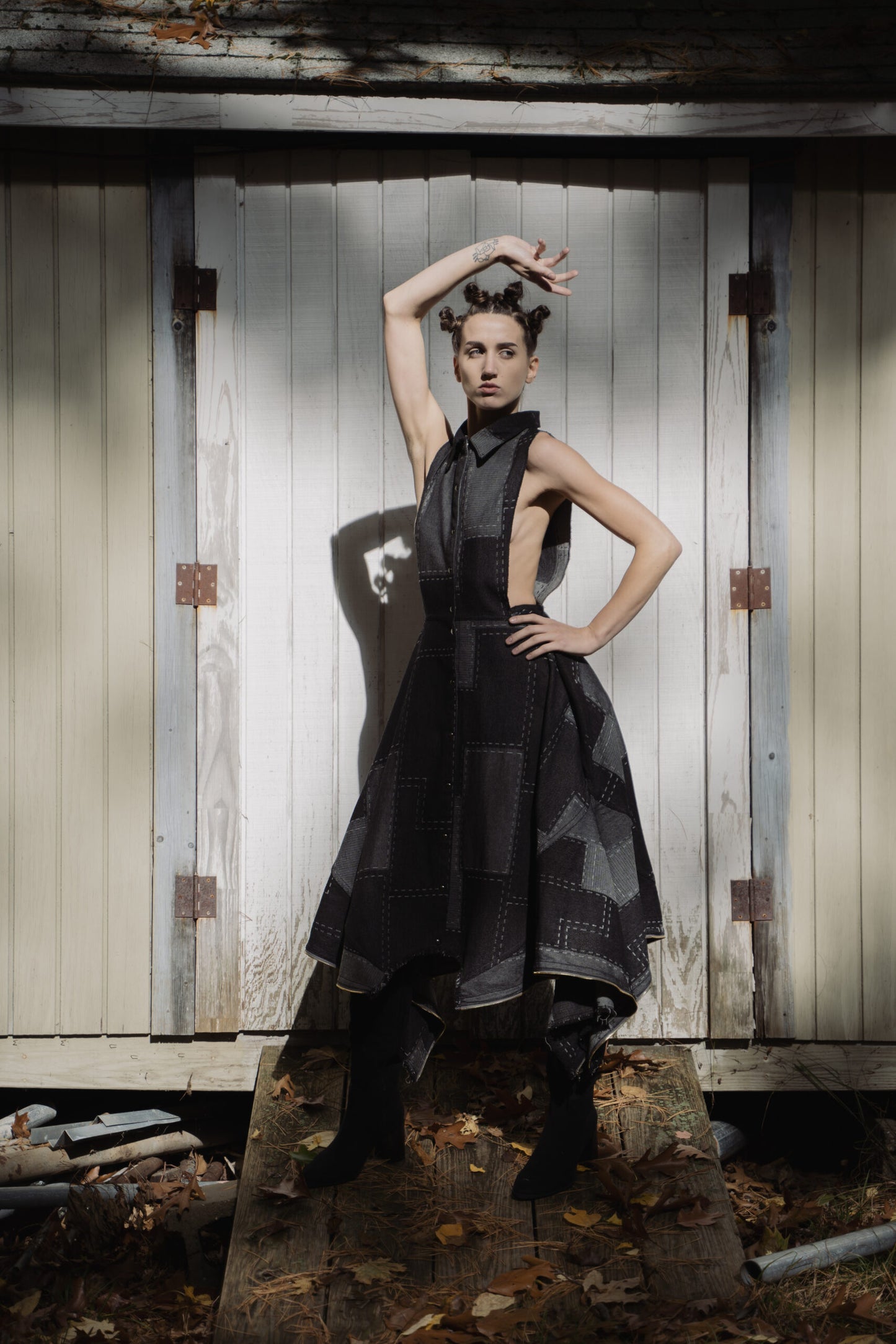 Denim Metamorphosis:Women's denim street-wear jacket transforms into a sleeveless party dress