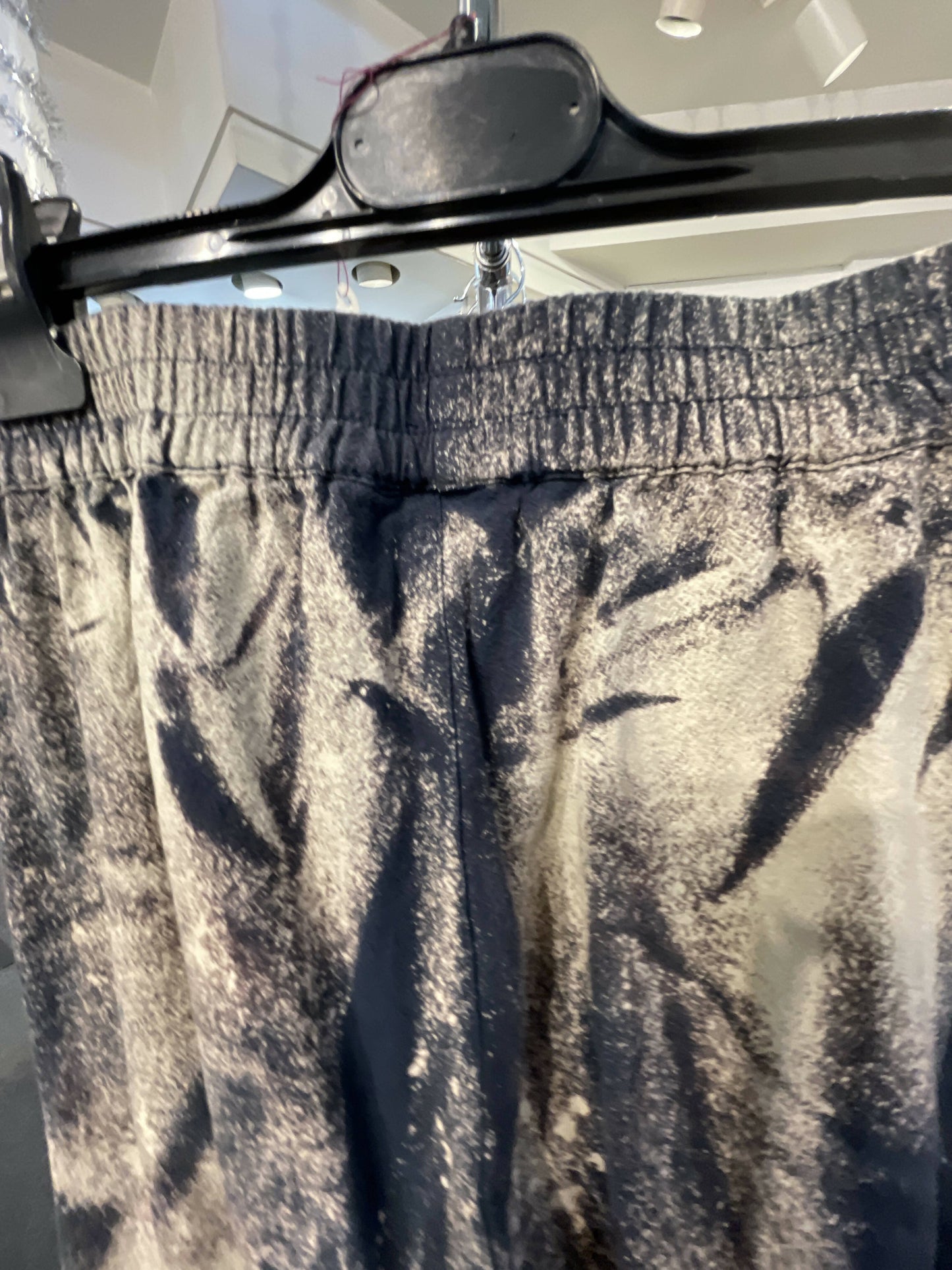 Colored elastic waste pant