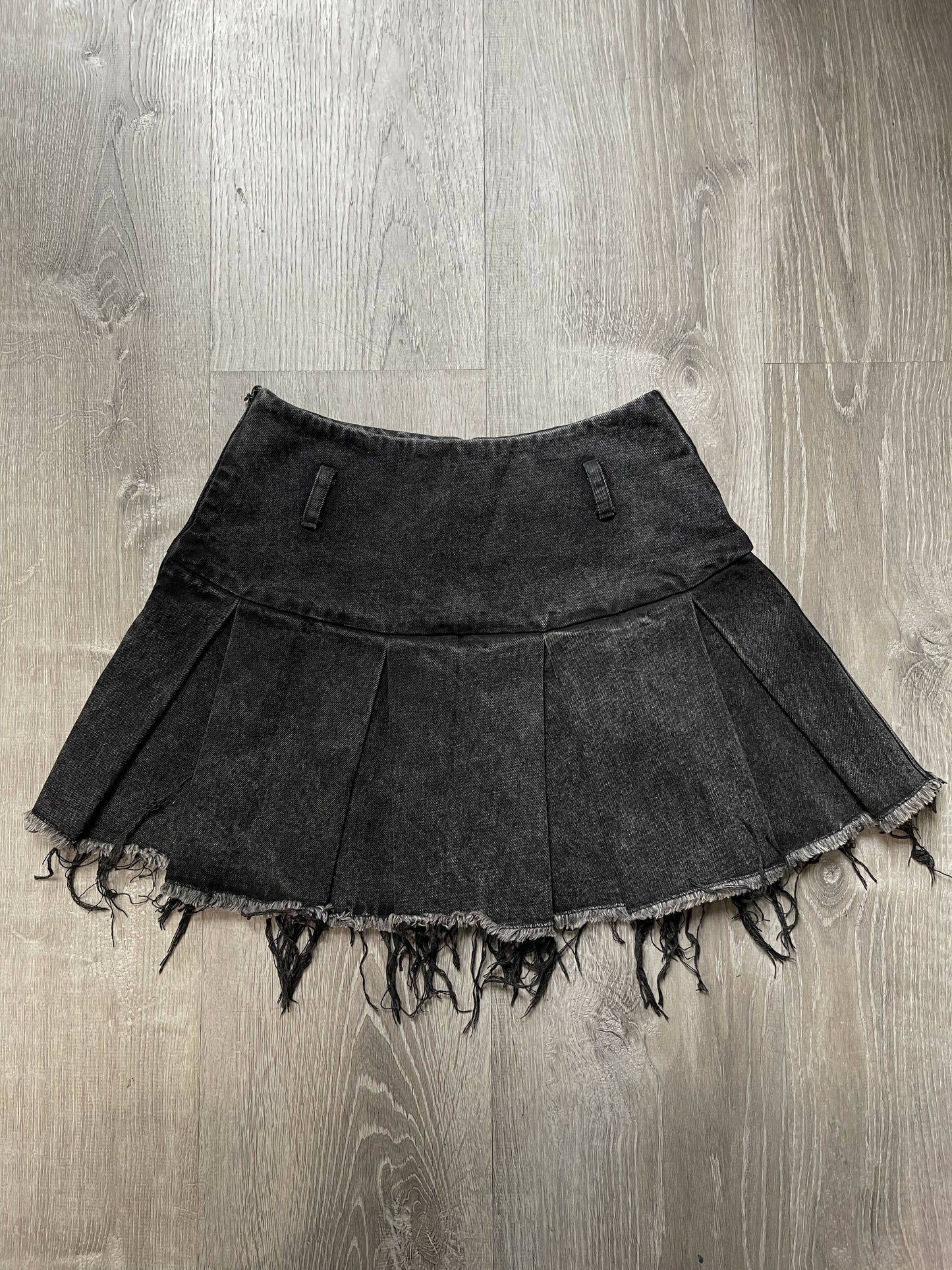 Urban Edge: Raw-Edged Dark Gray Washed Denim Pleated Skirt