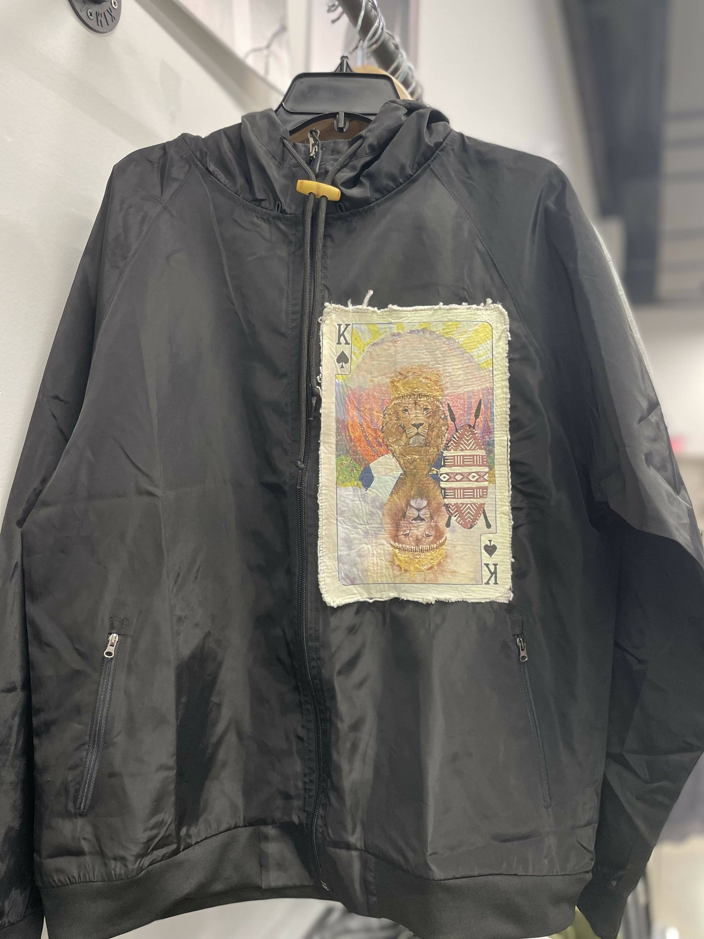 Leo Lion black windbreaker mens size medium