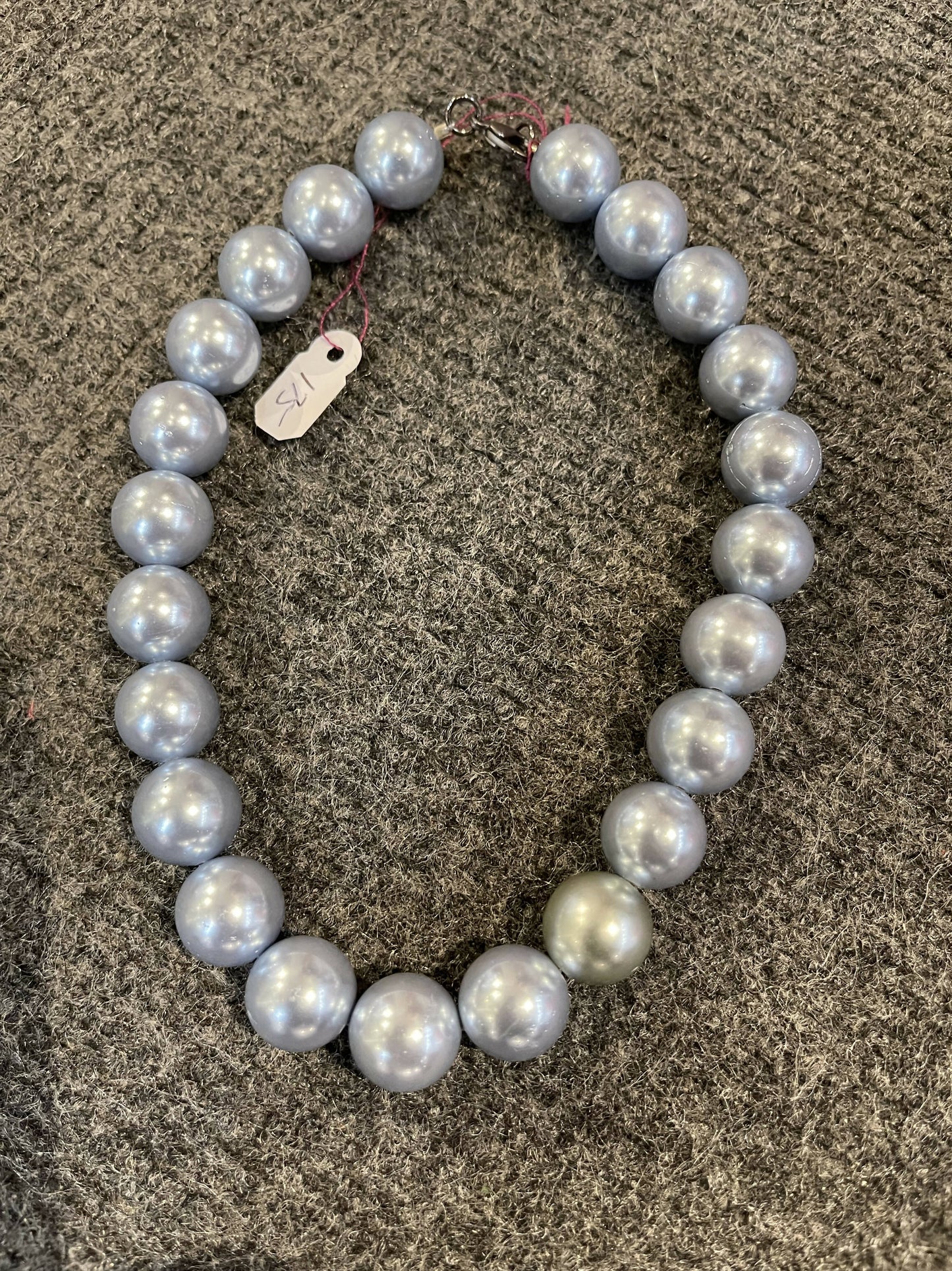 Mother of pearl blue choker (necklace)