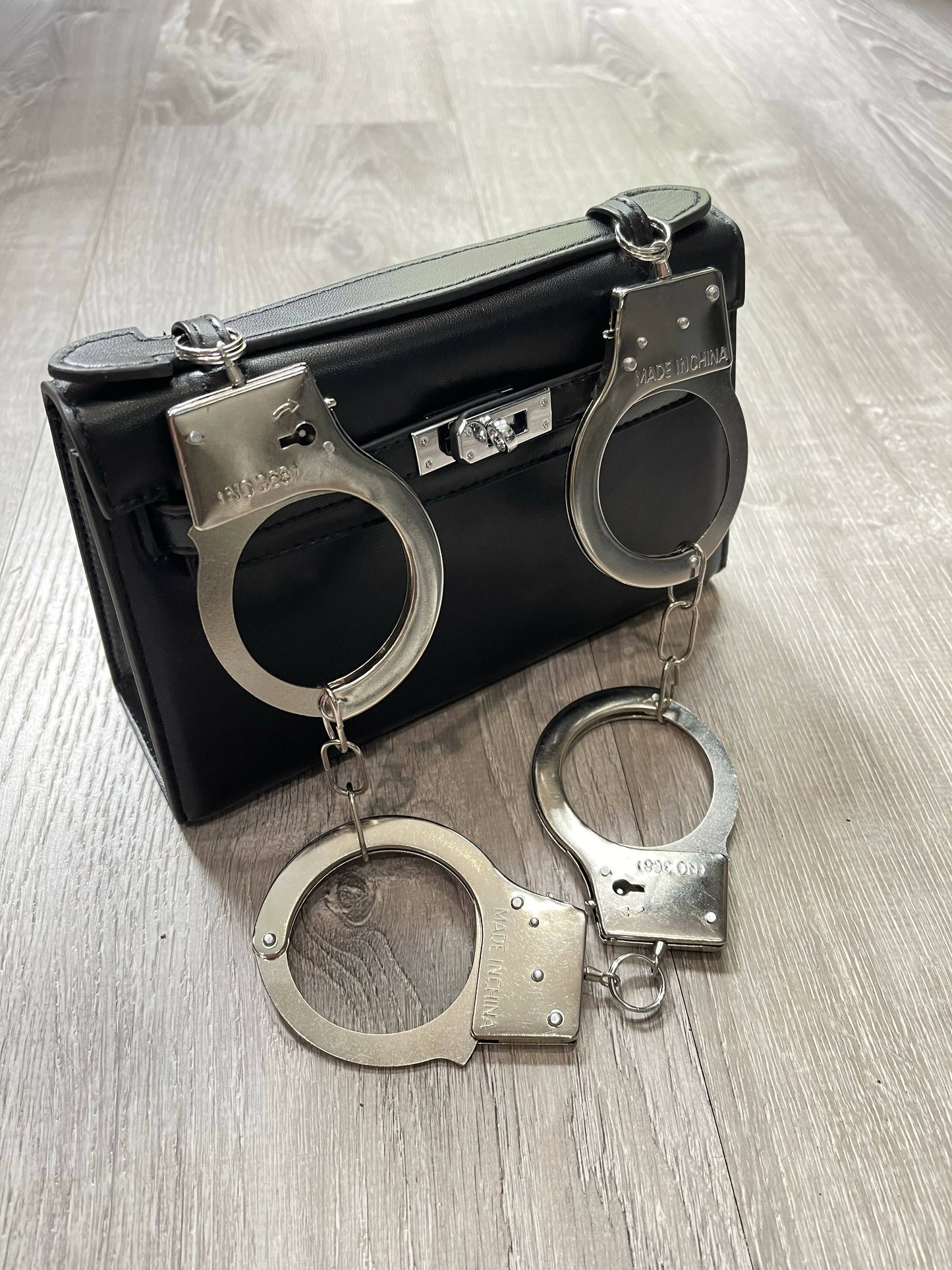 Purple Allure: Vintage-Inspired Leather Bag with Bold Handcuff Handle