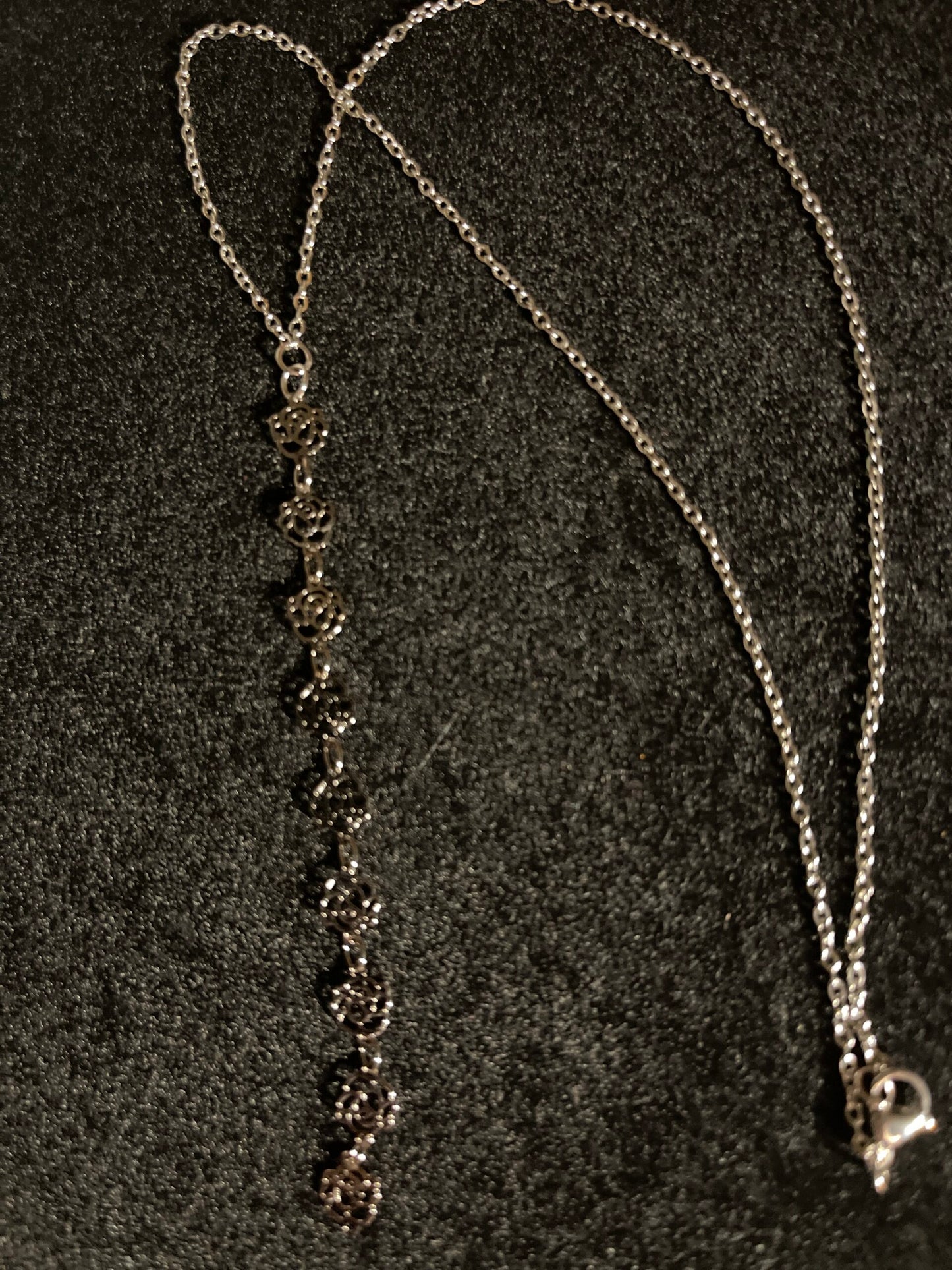 Rose link Y necklace