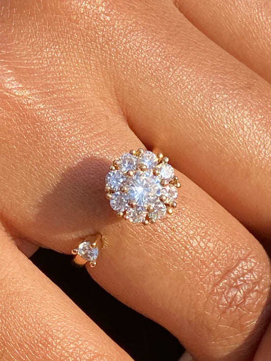 ADJUSTABLE ROTATING ZIRCON FLOWER RING