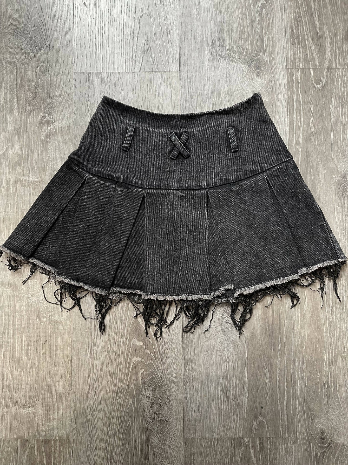 Urban Edge: Raw-Edged Dark Gray Washed Denim Pleated Skirt