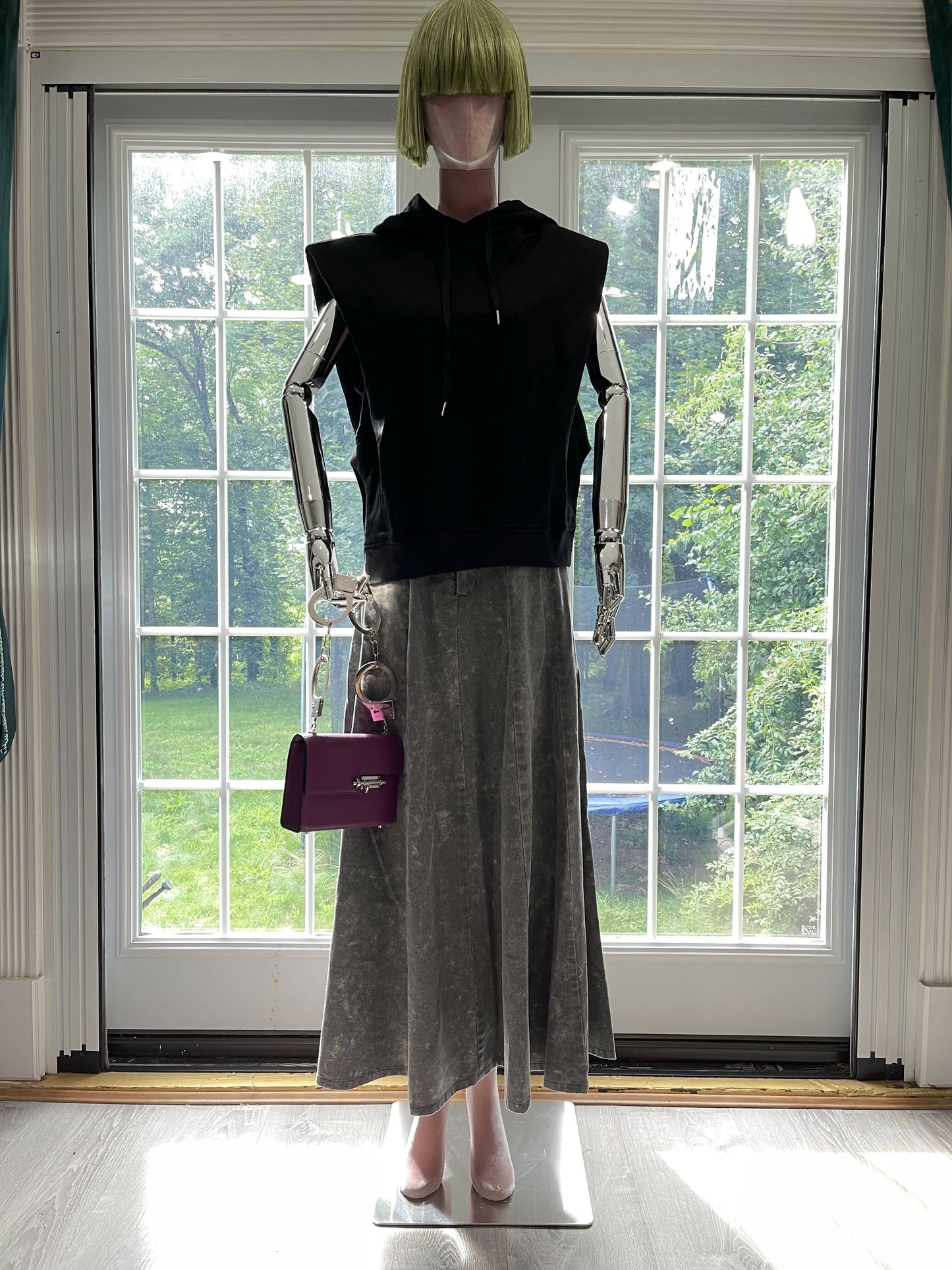 Versatile Comfort: Hooded Sleeveless Sweatshirt with Unique Design