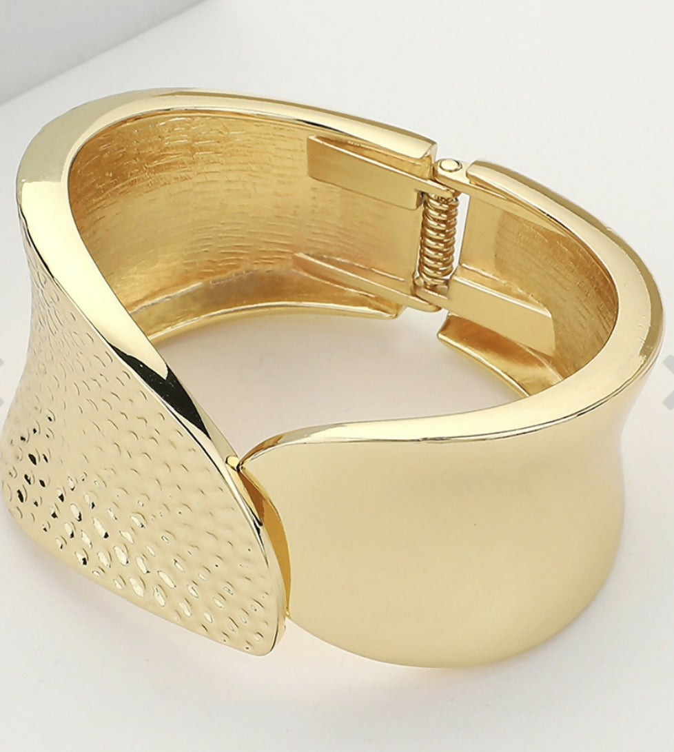 Lure Gold Signature Cuff
