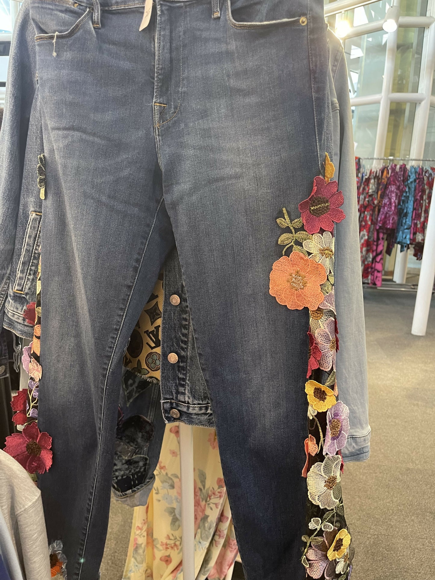 Side floral panel jean