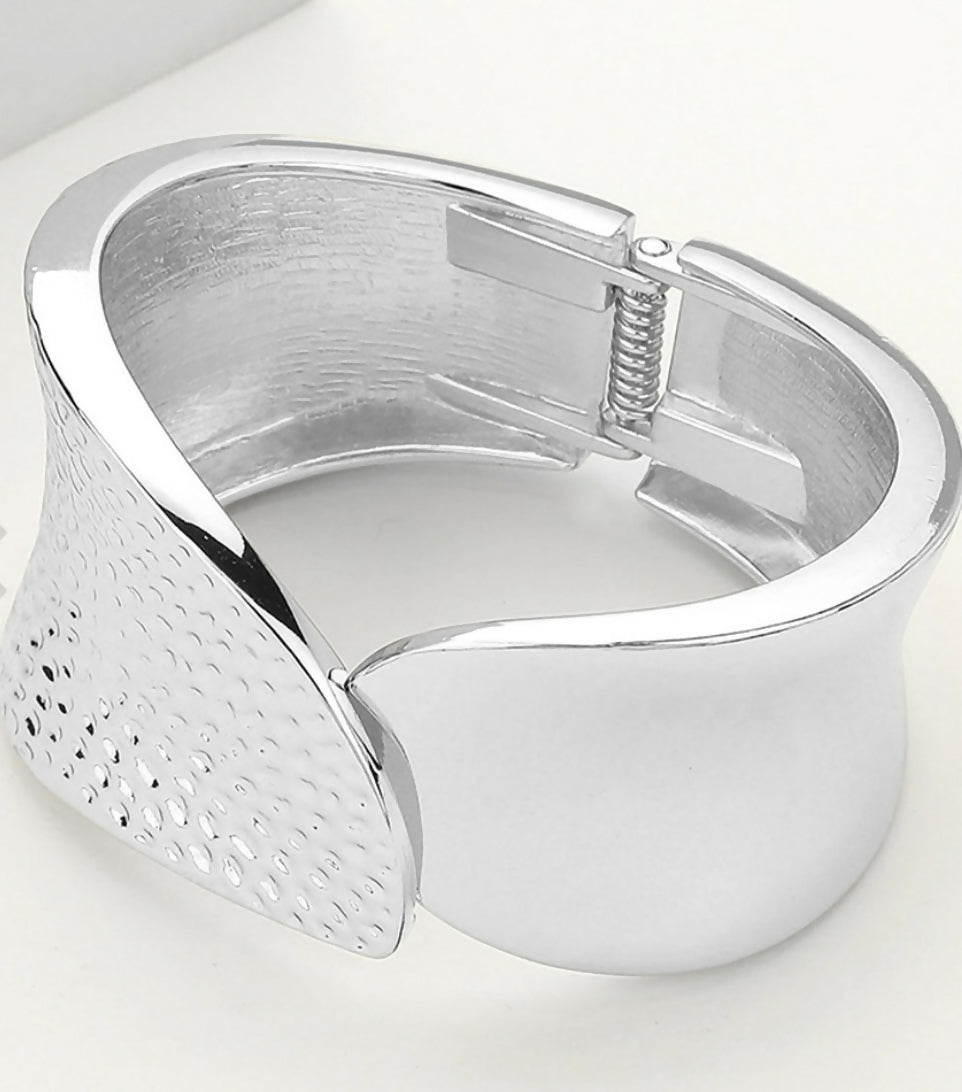 Lure Silver Signature Cuff