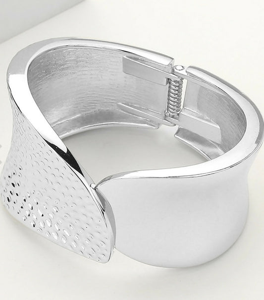 Lure Silver Signature Cuff