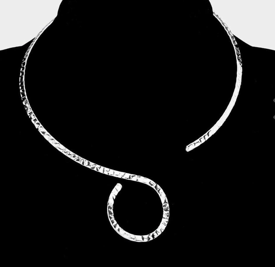 Swirl Open Choker