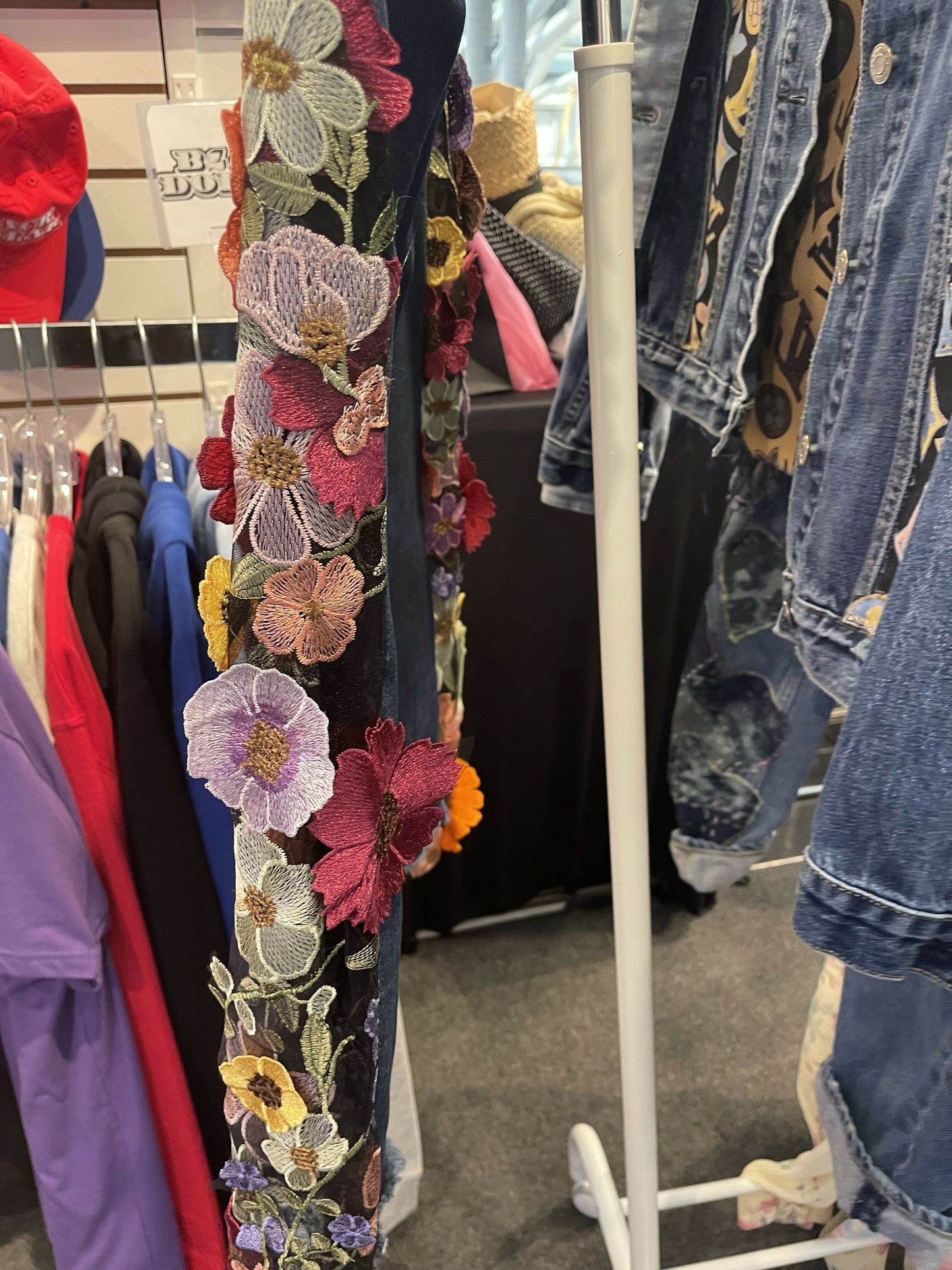 Side floral panel jean