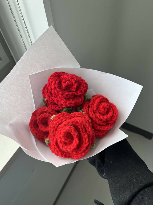 Crochet rose mini bouquet