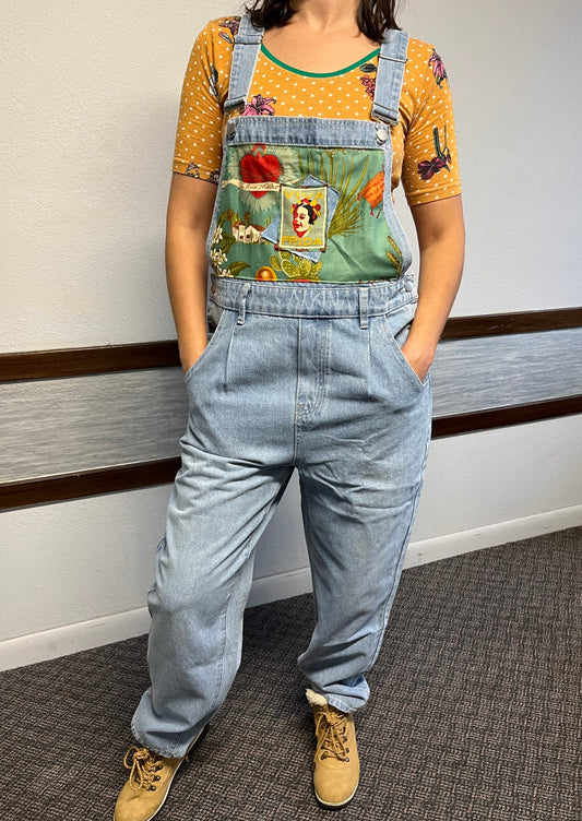 Overalls Frida Kahlo in desert.