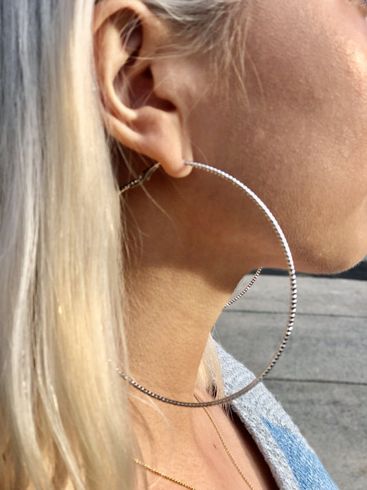 CUT TEXTURED LARGE HOOP EARRINGS