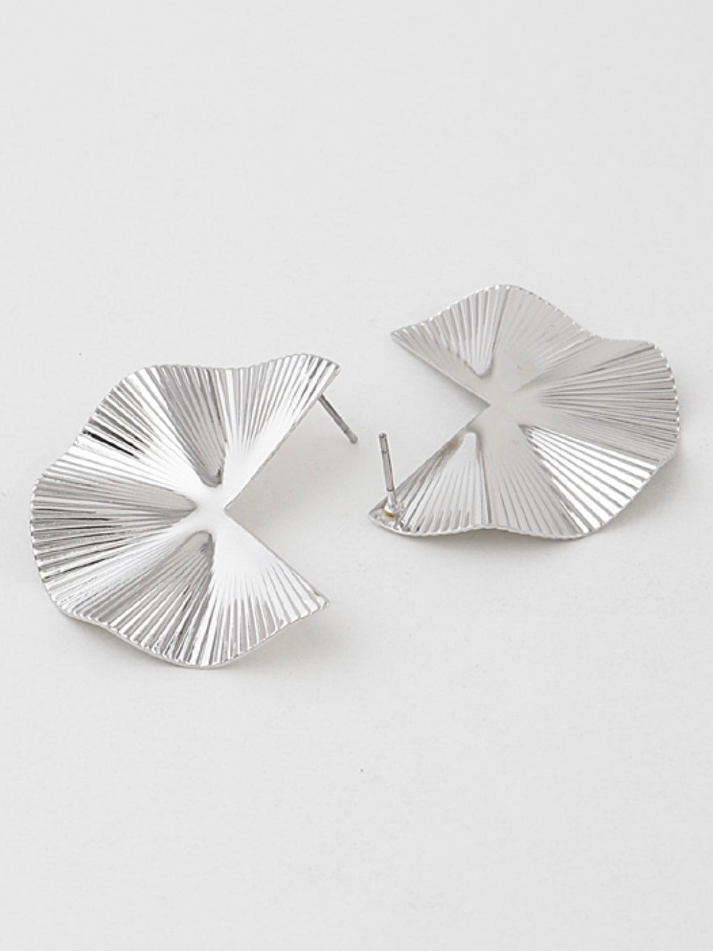 Hammered Disk Ribbed Earrings