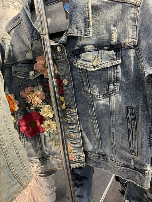 denim jacket w/floral