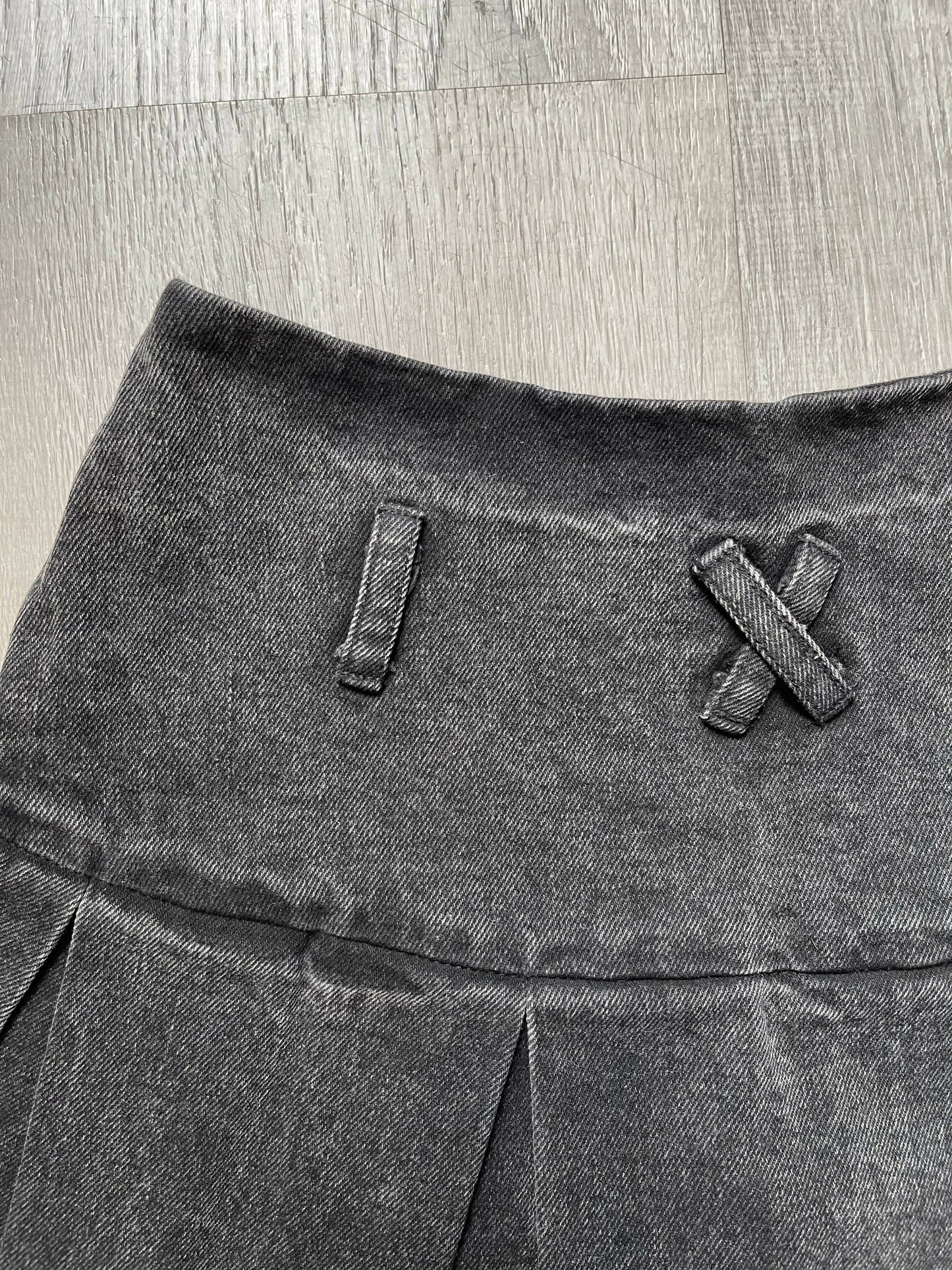 Urban Edge: Raw-Edged Dark Gray Washed Denim Pleated Skirt