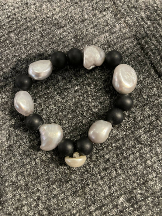 Pearl and Oynx bracelet