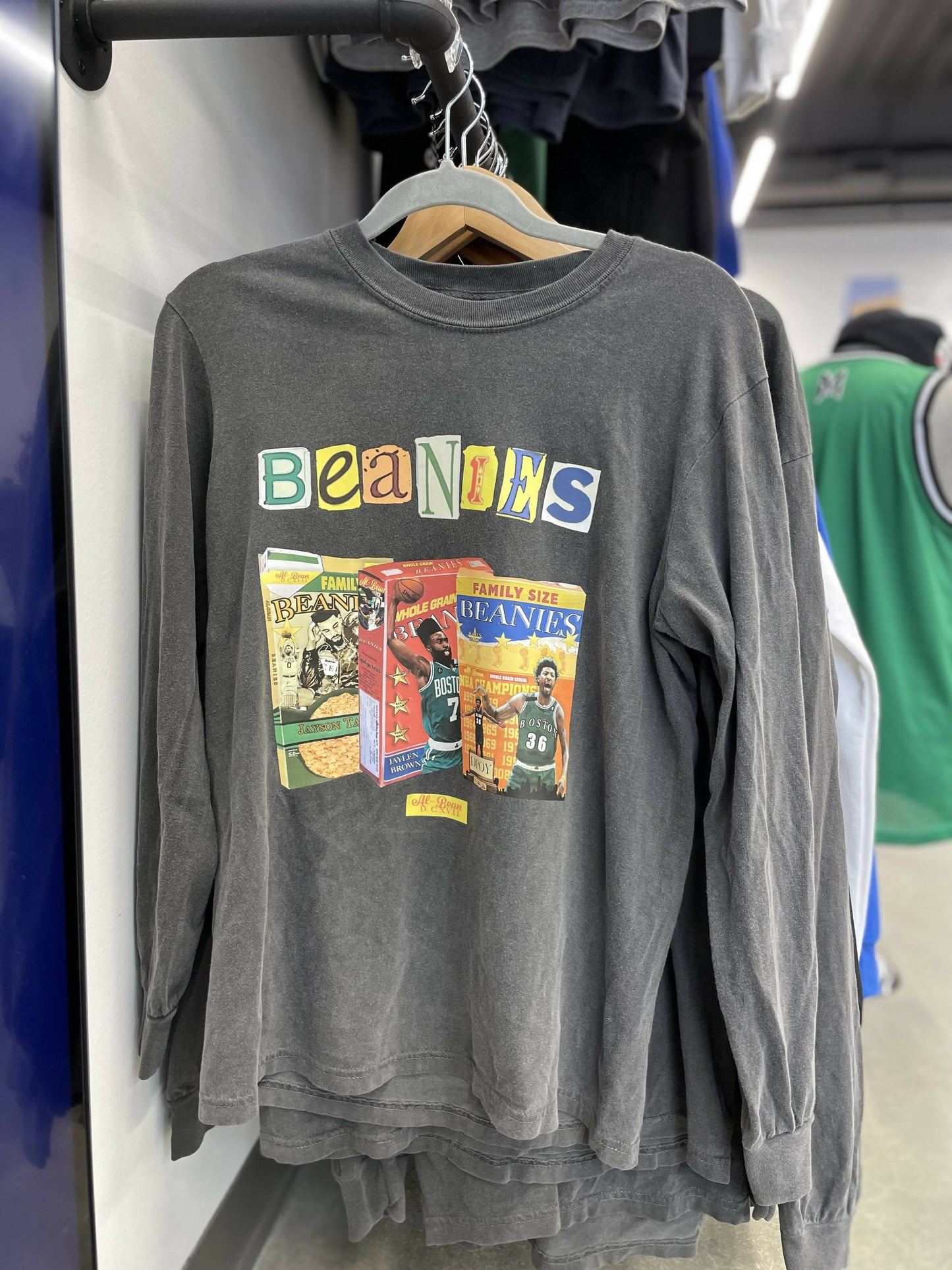 Beanies collection graphic longsleeve tee